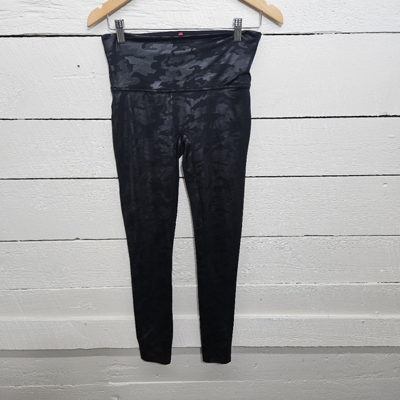 SPANX Pants - Spanx Faux leather Camo Leggings Size Large